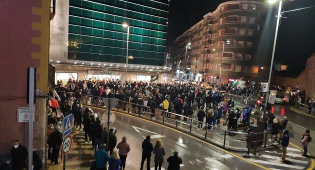 Concentración de apoyo a los trabajadores de el Corte Inglés de Linares.