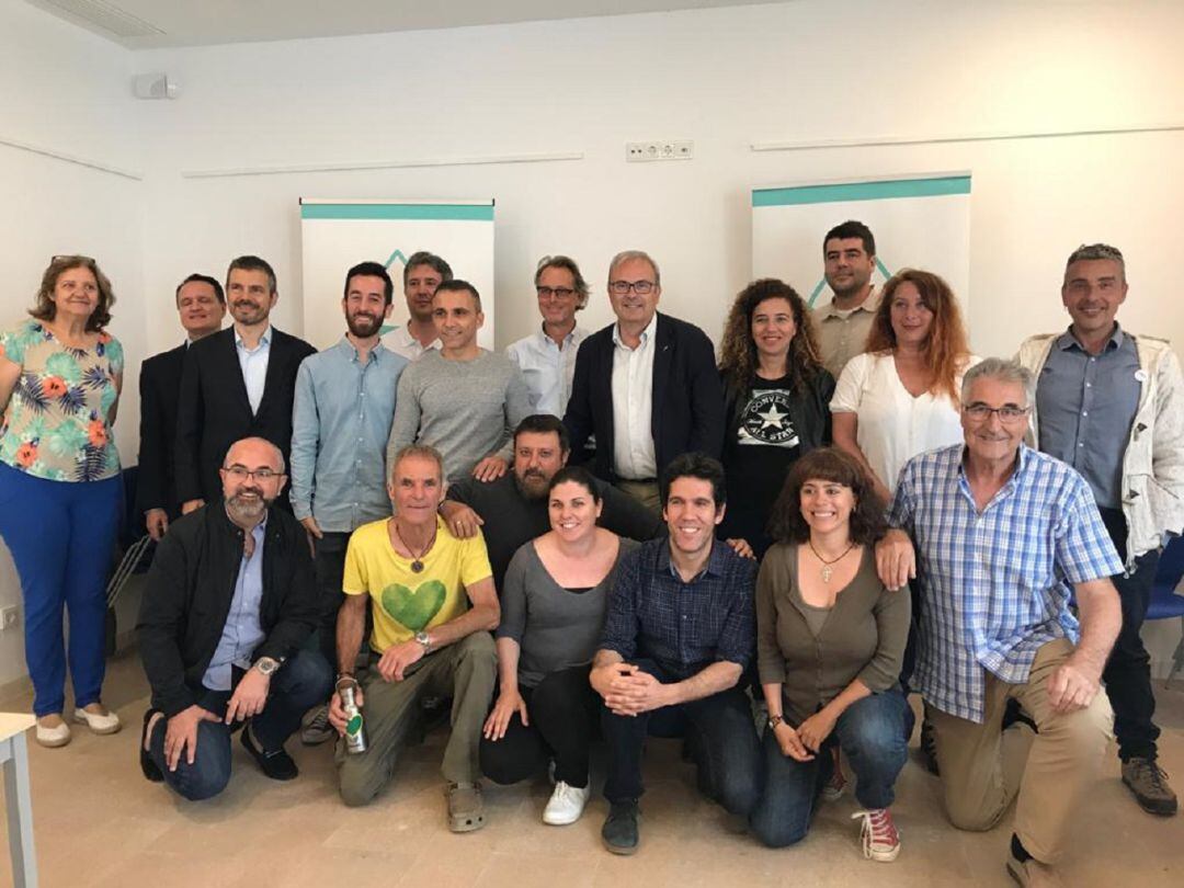 Los representantes de los distintos partidos que han firmado el pacto y de la Alianza por el Agua