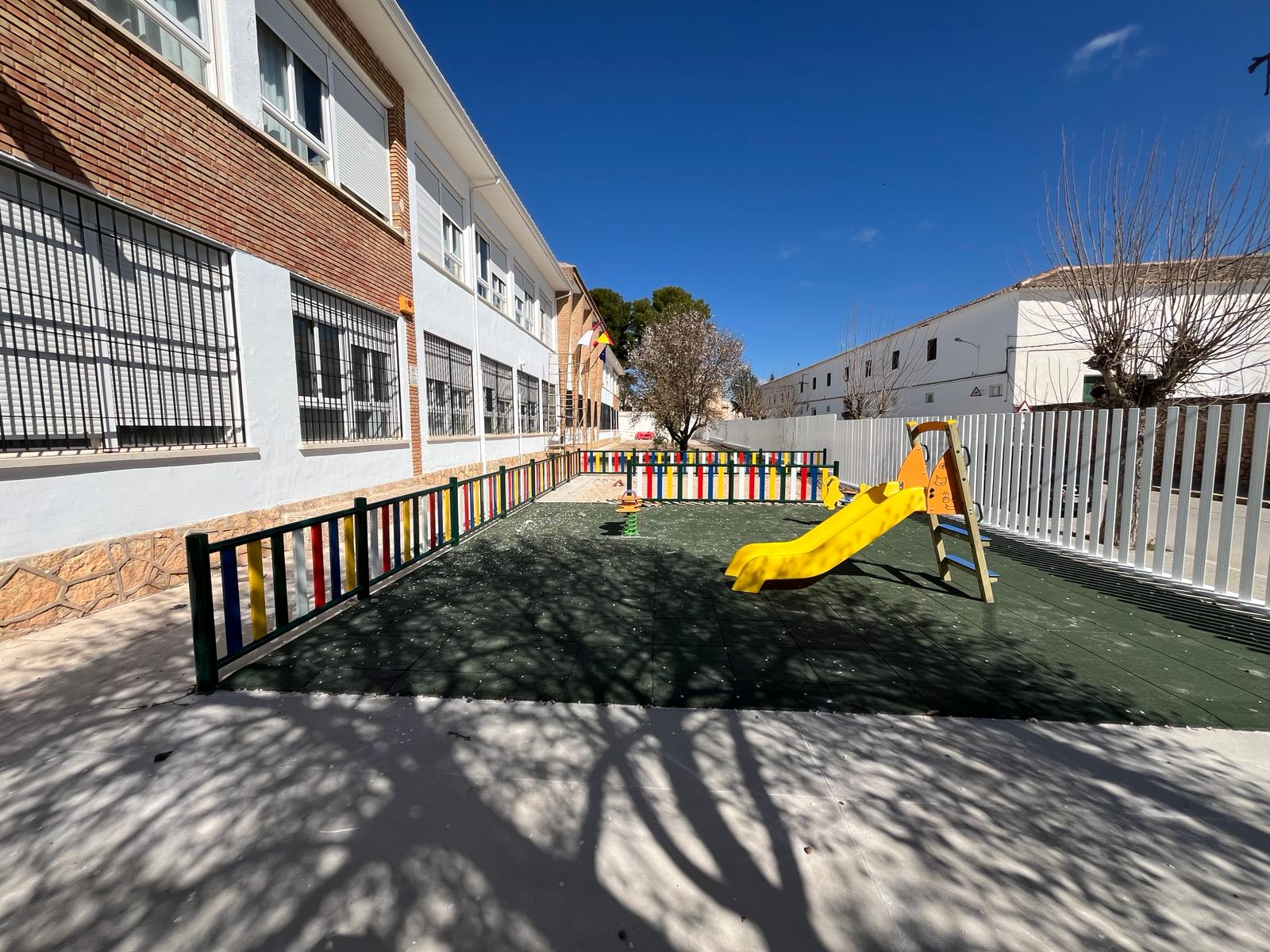 Patio del colegio Fray Luis de León de Belmonte, que ahora forma parte de la nueva escuela infantil