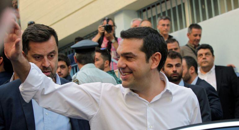 Alexis Tsipras a su llegada al colegio electoral donde ha votado 