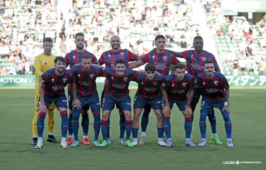 El Huesca suma su primer triunfo de la temporada en Elche