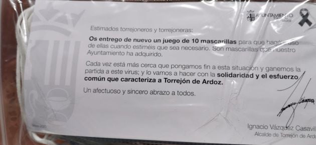 Mensaje incluido en el lote de mascarillas