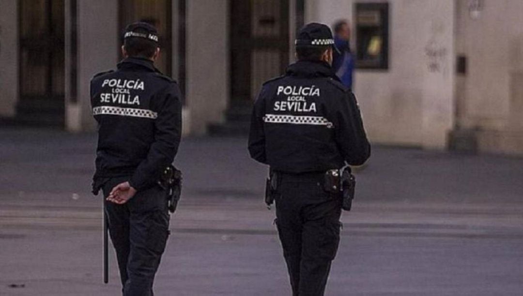 Dos policías locales en Sevilla