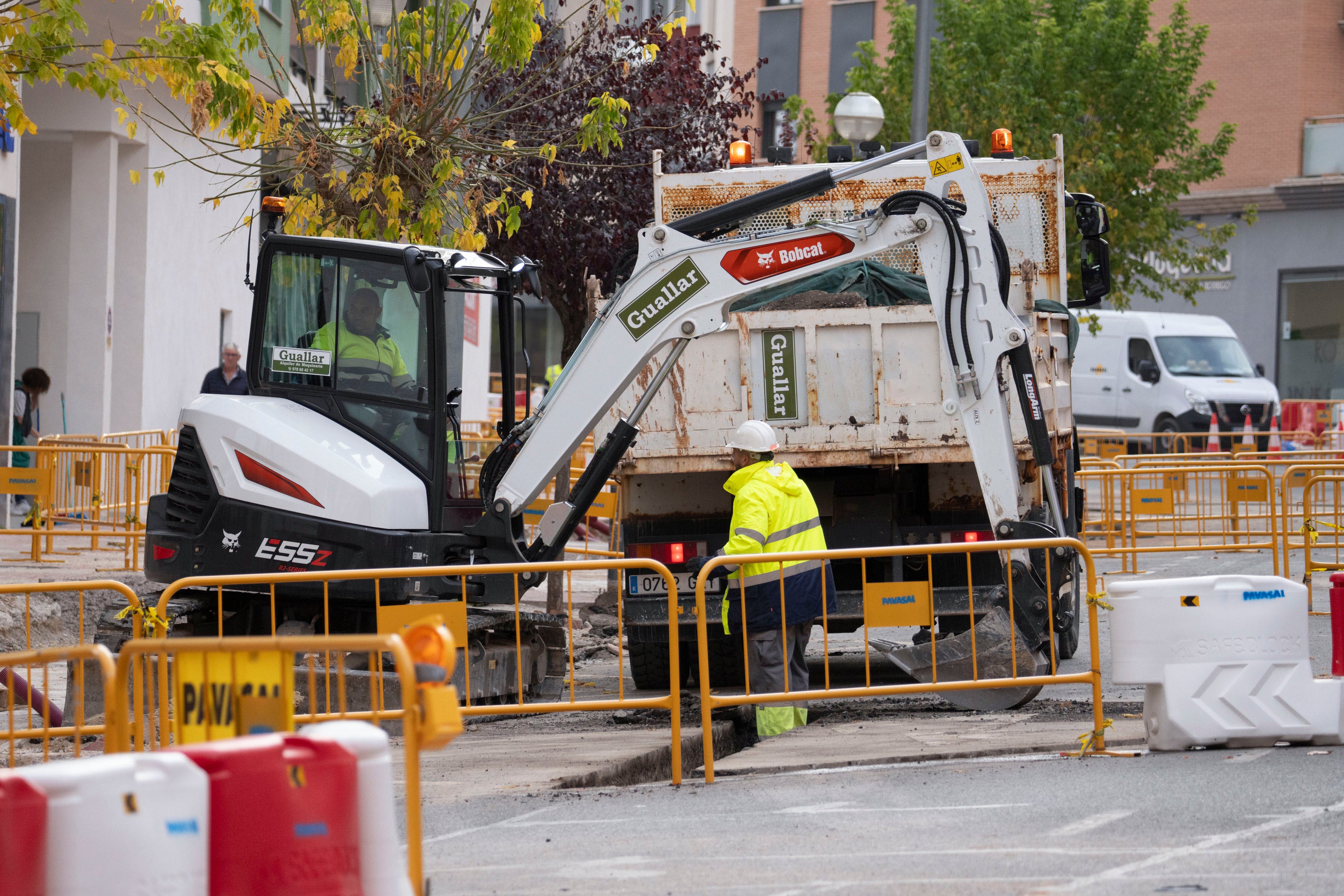 Trabajadores en obras de una calzada