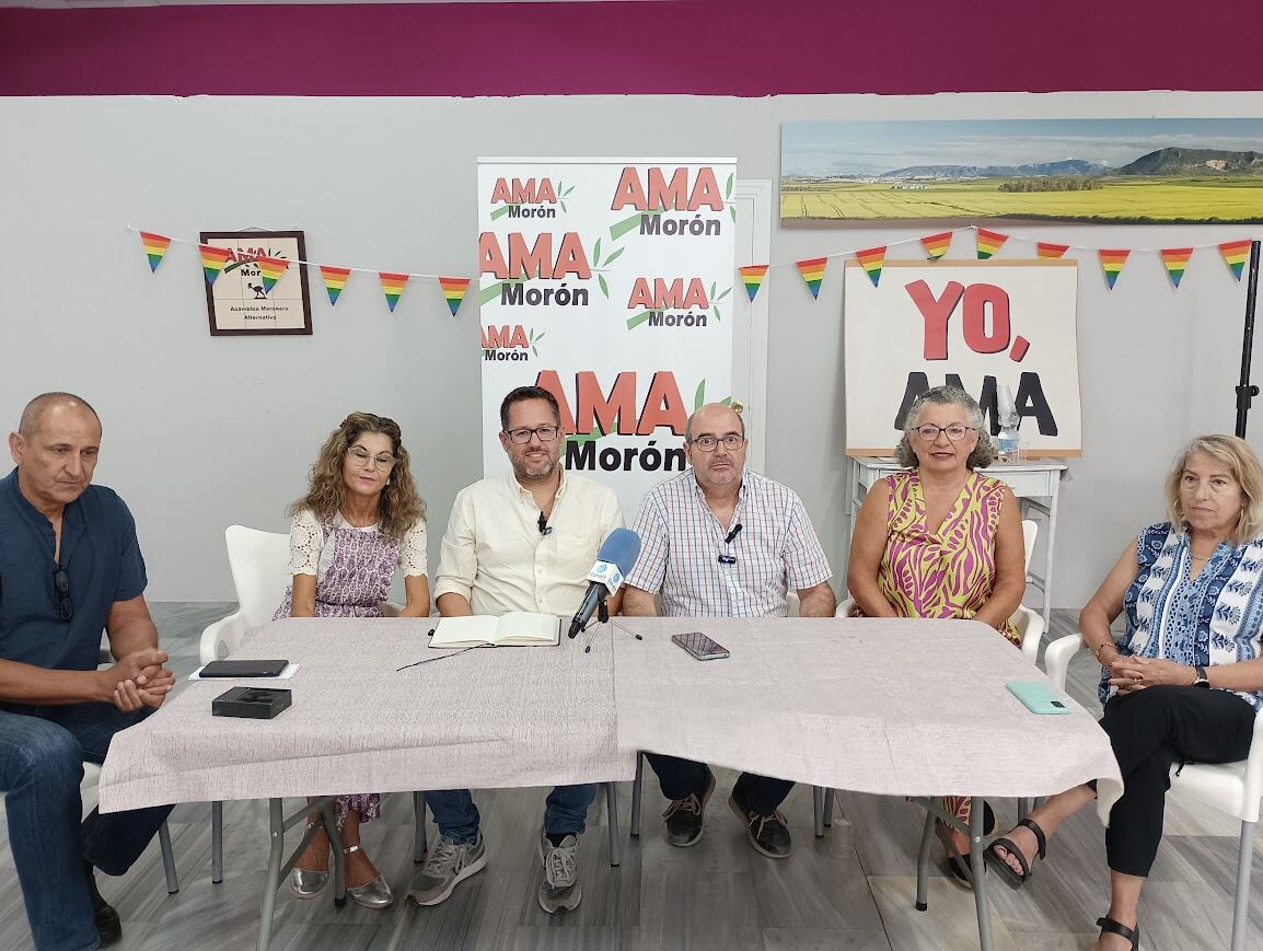 José Ignacio García con miembros de AMA Morón y Adelante Morón / Radio Morón