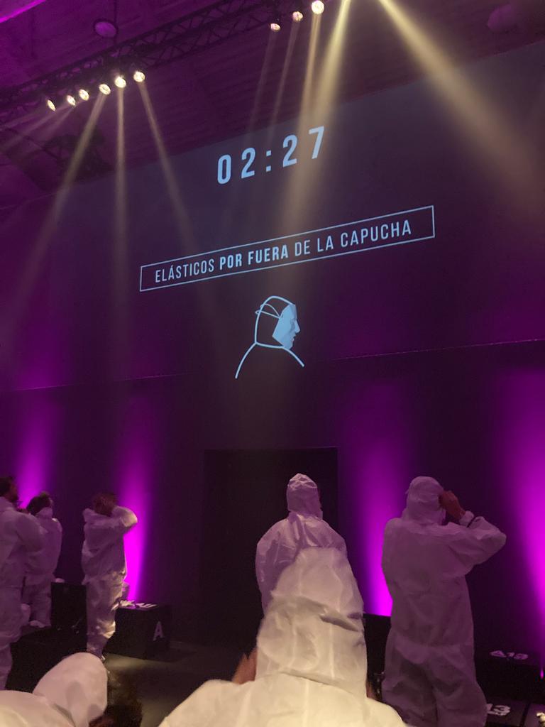 Alguns participants ja vestits preparats per començar l'experiència.