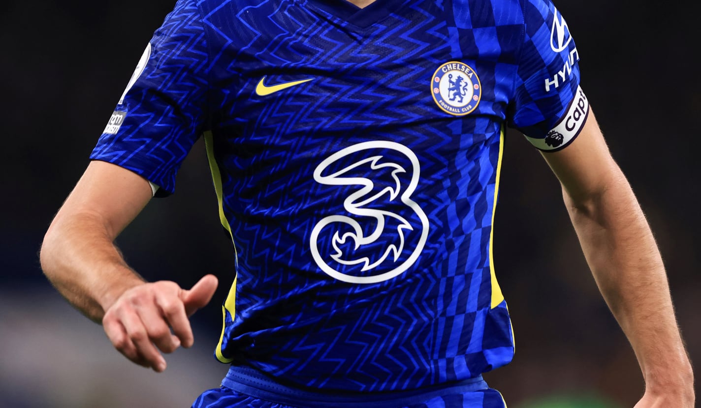 Three, en la camiseta del Chelsea