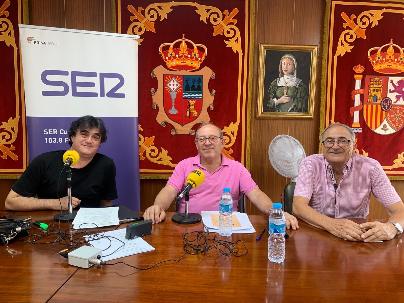 Entrevista a Saúl Perales, secretario del Ayuntamiento y buen conocedor del patrimonio y las costumbres del pueblo, y a Juan Antonio Gascón, promotor de las pinturas murales de la iglesia.