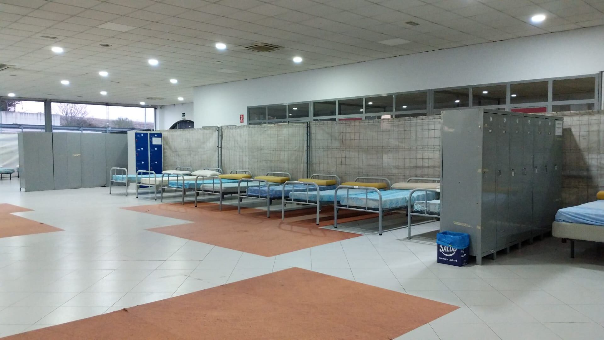Camas instaladas en el albergue municipal para temporeros de Úbeda