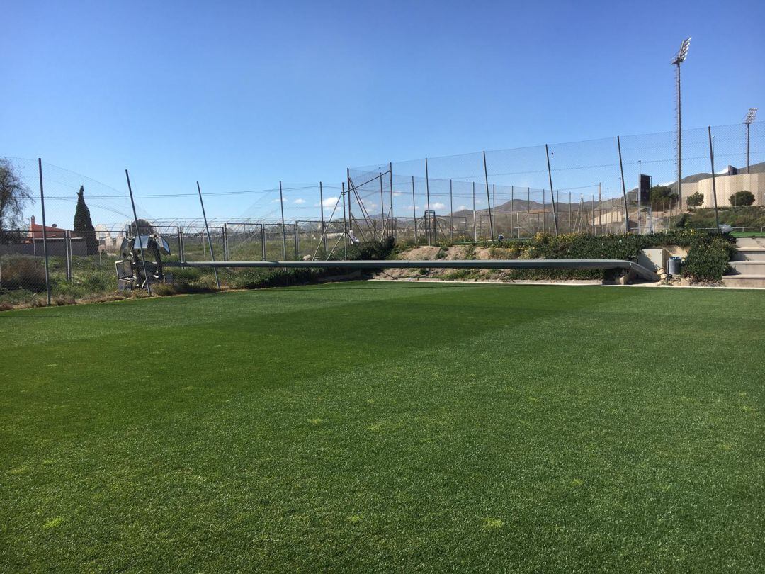 Torreta de la luz tumbada por el viento en el campo "José Miñarro", anexo al "Artés Carrasco"