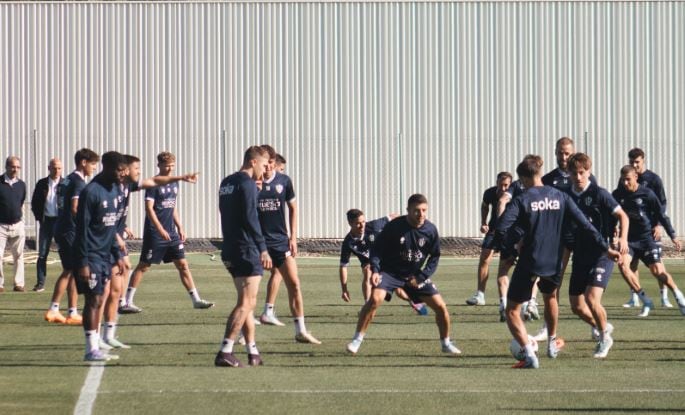 La SD Huesca durante un entrenamiento en la Base Aragonesa de Fútbol