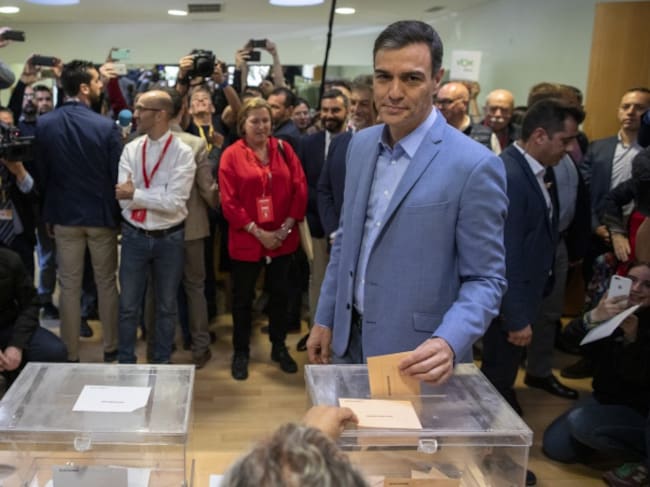 Pedro Sánchez votando en Madrid