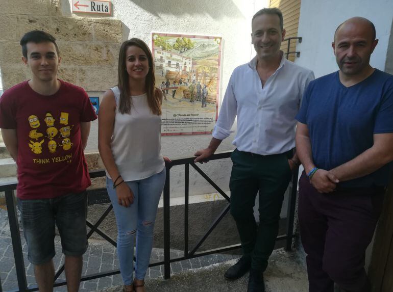 Javier Sevilla, historiador de que ha trabajado en el Emplea Joven de la J.A.; Nuria Serrano, concejala de turismo y cultura; Antonio J.Rodríguez, alcalde de Cazorla y José Luis Olivares, teniente de alcalde. 