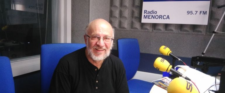 Daniel Samper desde los estudios de Radio Menorca.