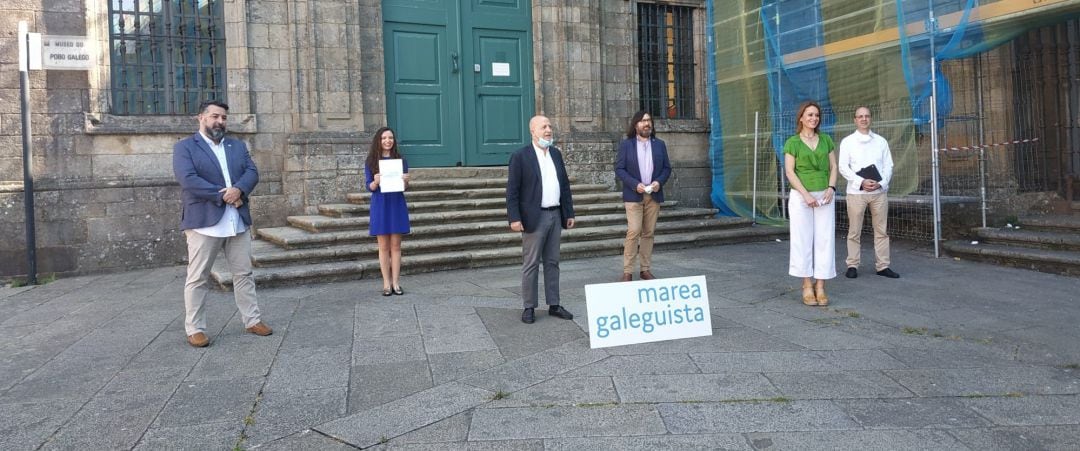 Presentación de la Marea Galeguista con Pancho Casal en el centro