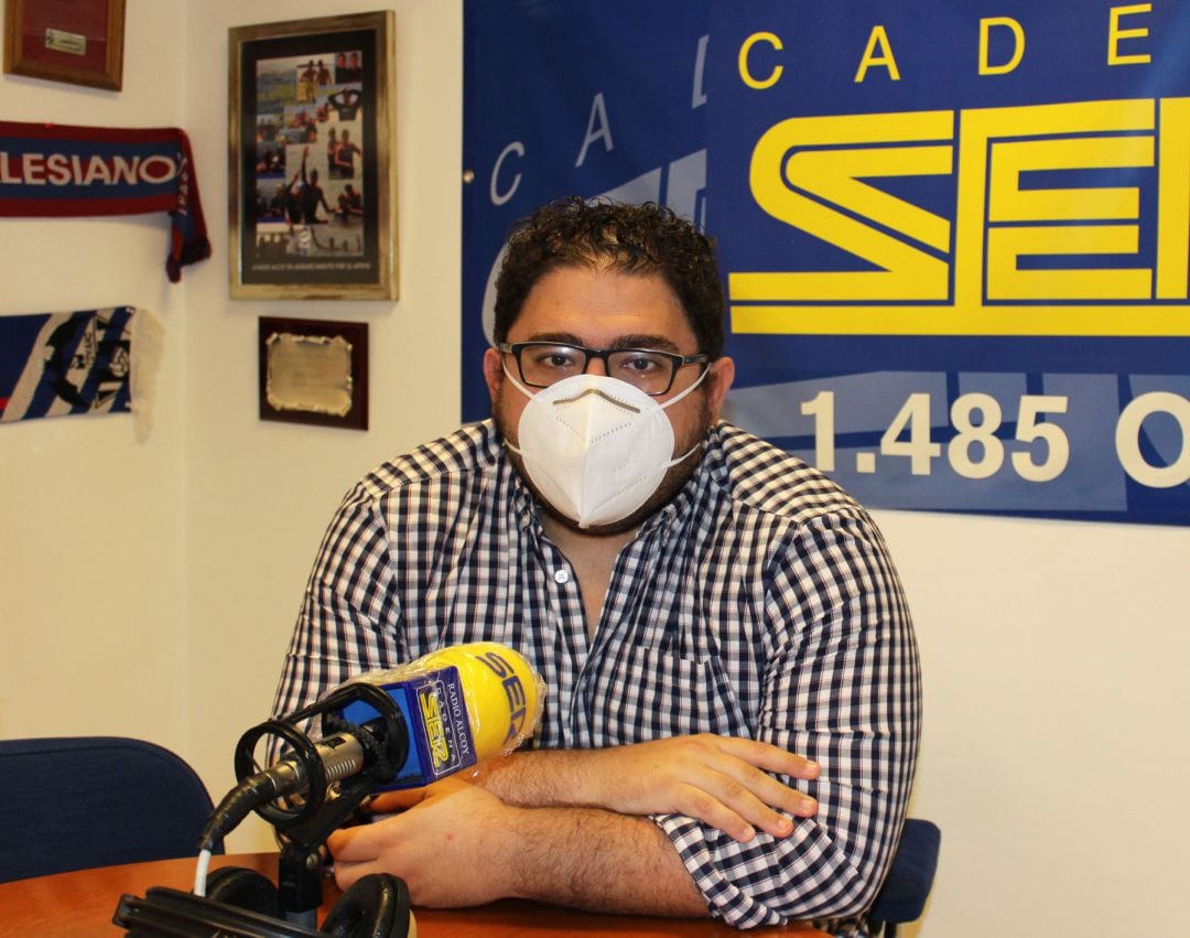 Sergio Santos en los estudios de Radio Alcoy