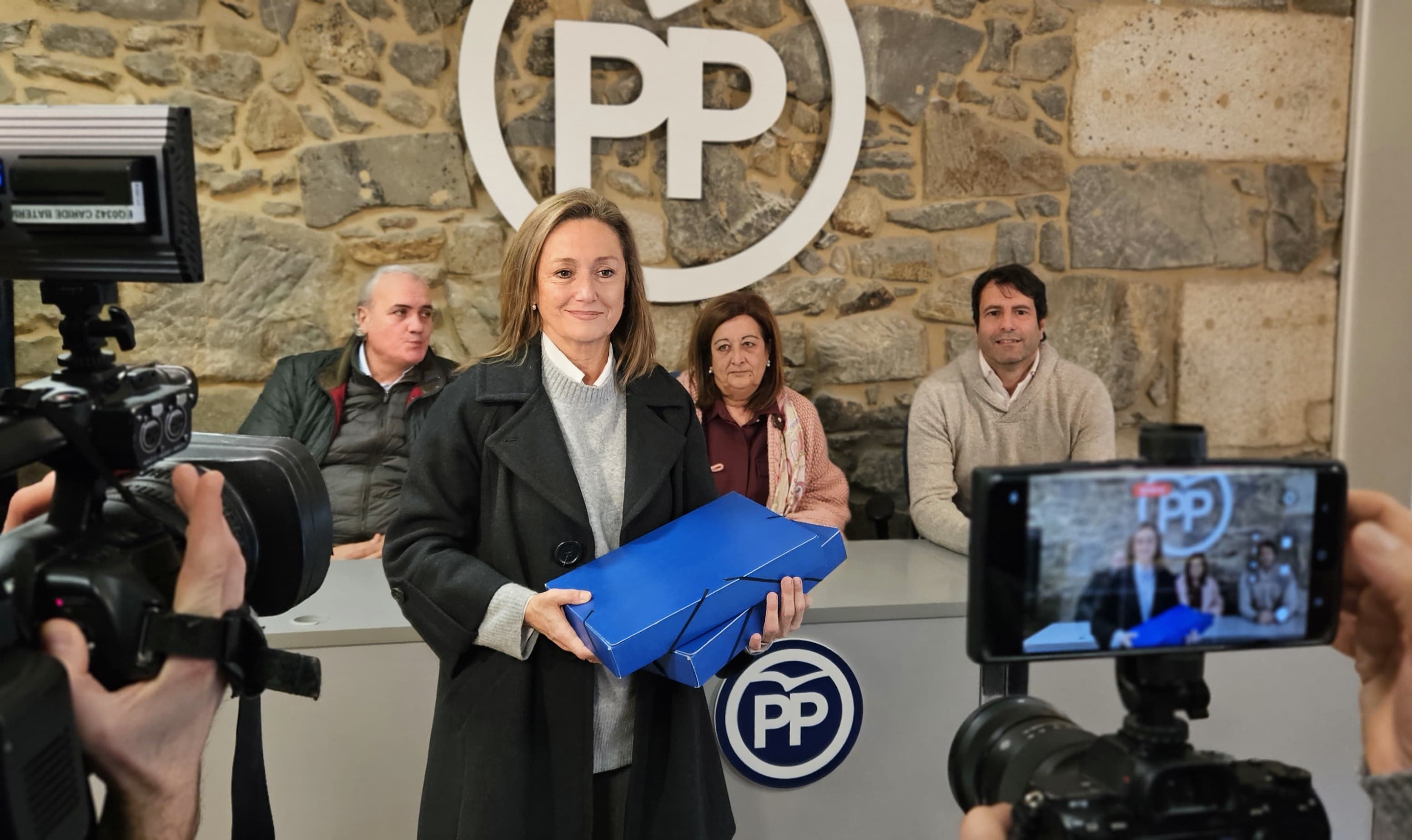 Luisa Sánchez presenta los avales para dirigir el PP de Vigo