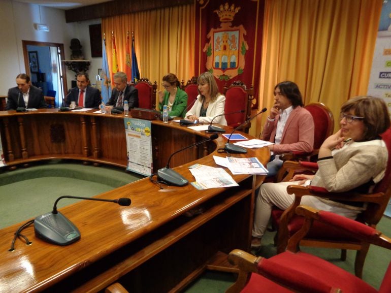 El salón de plenos acogió la presentación de los Cursos de Verano