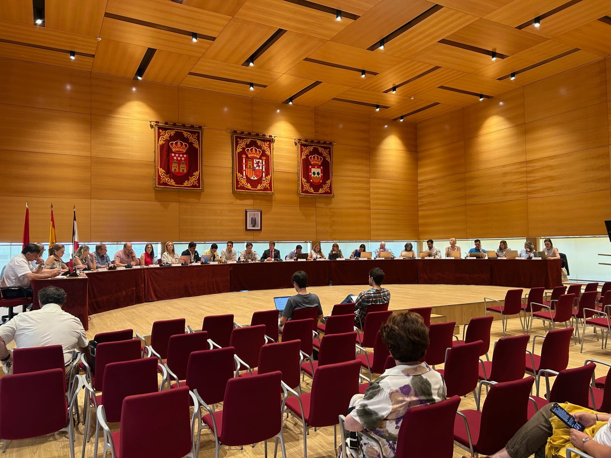 El Pleno de Tres Cantos aprueba el manifiesto del Día Internacional del Orgullo LGTBIQ+