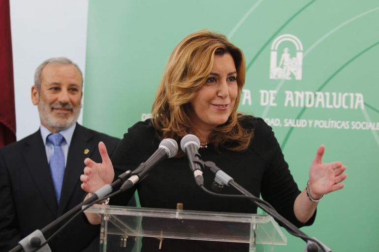 La presidenta de la Junta de Andalucía, Susana Díaz, ha dicho sobre la renuncia como candidato a la presidencia de la Xunta de José Ramón Besteiro y su mantenimiento como secretario general del PSdeG, que &quot;en Andalucía hay personas que, más allá del códig