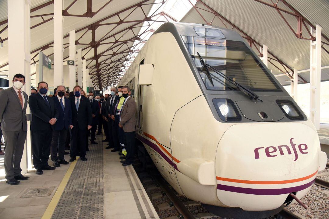 Ábalos y Lambán inauguran inicio de &quot;una nueva etapa&quot; en estación de Canfranc