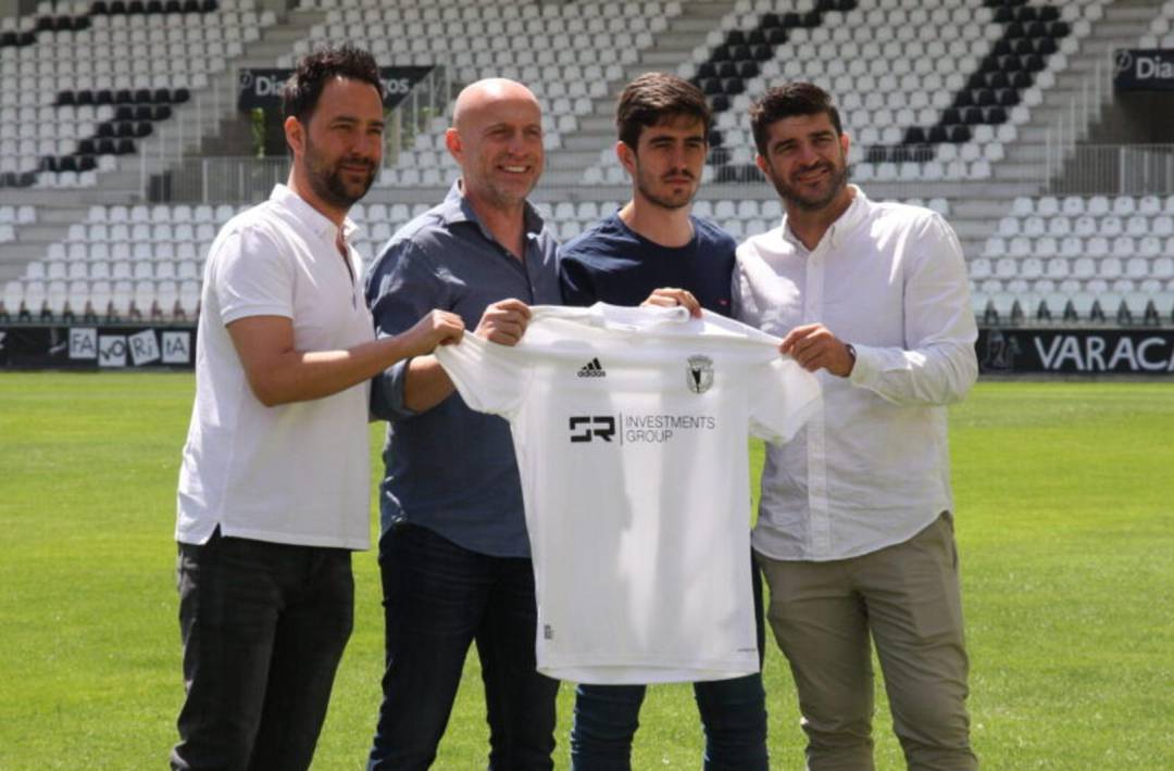 Alberto Ginés, segundo por la derecha, en la presentación del nuevo cuerpo técnico del Burgos CF con Julián Calero como entrenador