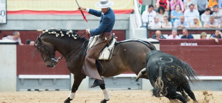 Sergio Galán en un momento de su faena en San Isidro 2016 en Madrid