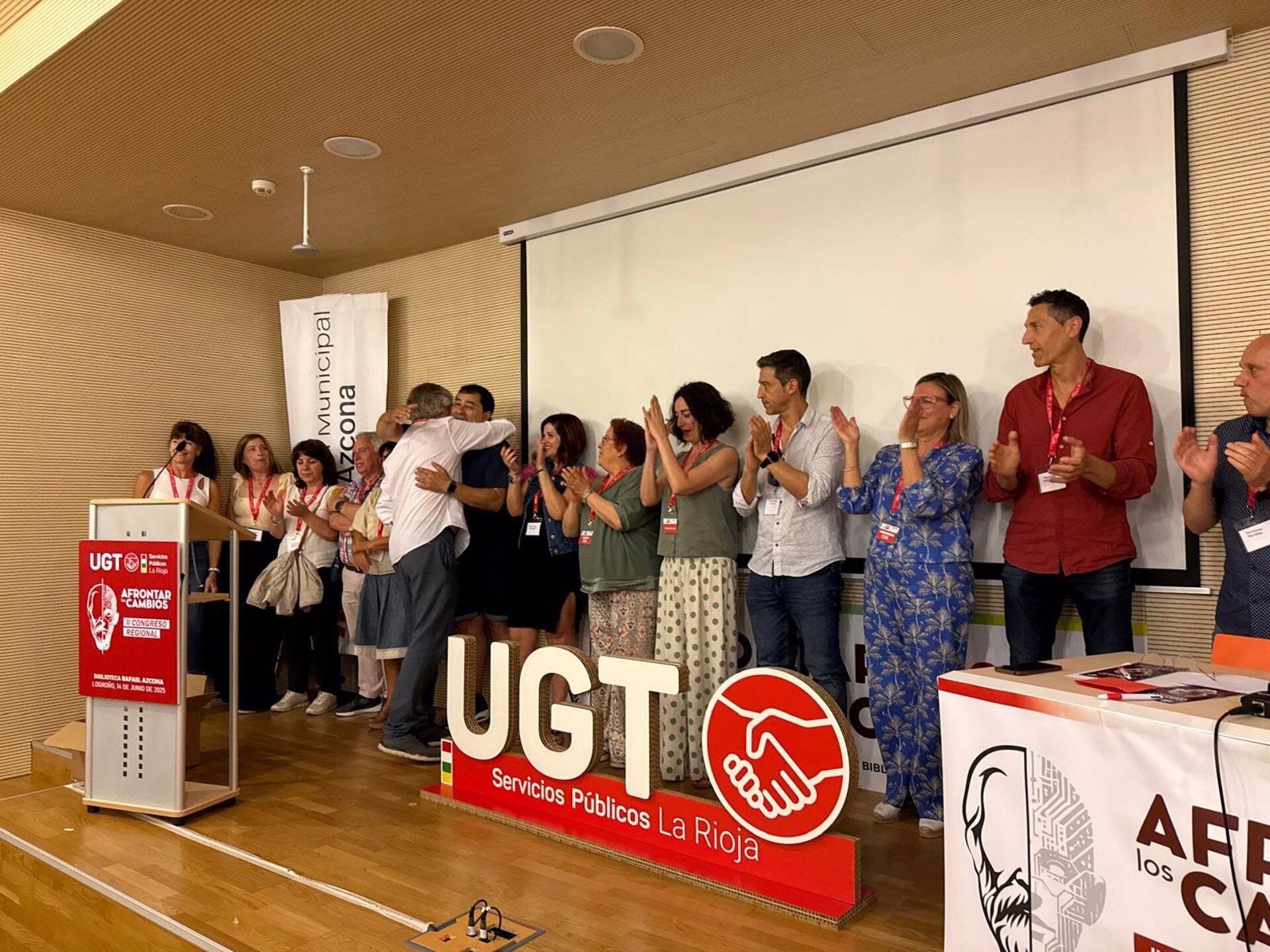 14/06/2025 Fernando Domínguez, reelegido secretario general de UGT Servicios Públicos con el 95,77% de votos.
Fernando Domínguez ha sido reelegido secretario general de UGT Servicios Públicos La Rioja con el 95,77 por ciento de los votos de los 87 delegadas y delegados acreditados en el II Congreso Regional de la federación, celebrado este sábado en la Biblioteca Rafael Azcona. Domínguez (Logroño, 1977) afronta su tercera legislatura al frente de la federación. En el año 2013 fue elegido secretario de Organización y Administración de la antigua FeSP- UGT La Rioja.

SOCIEDAD ESPAÑA EUROPA LA RIOJA
UGT SERVICIOS PÚBLICOS
