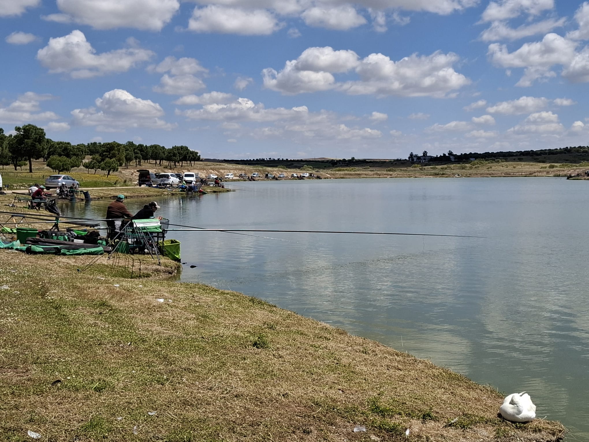 El Ayuntamiento de Don Benito y la sociedad de pescadores acuerdan mejoras en la finca municipal Doña Blanca