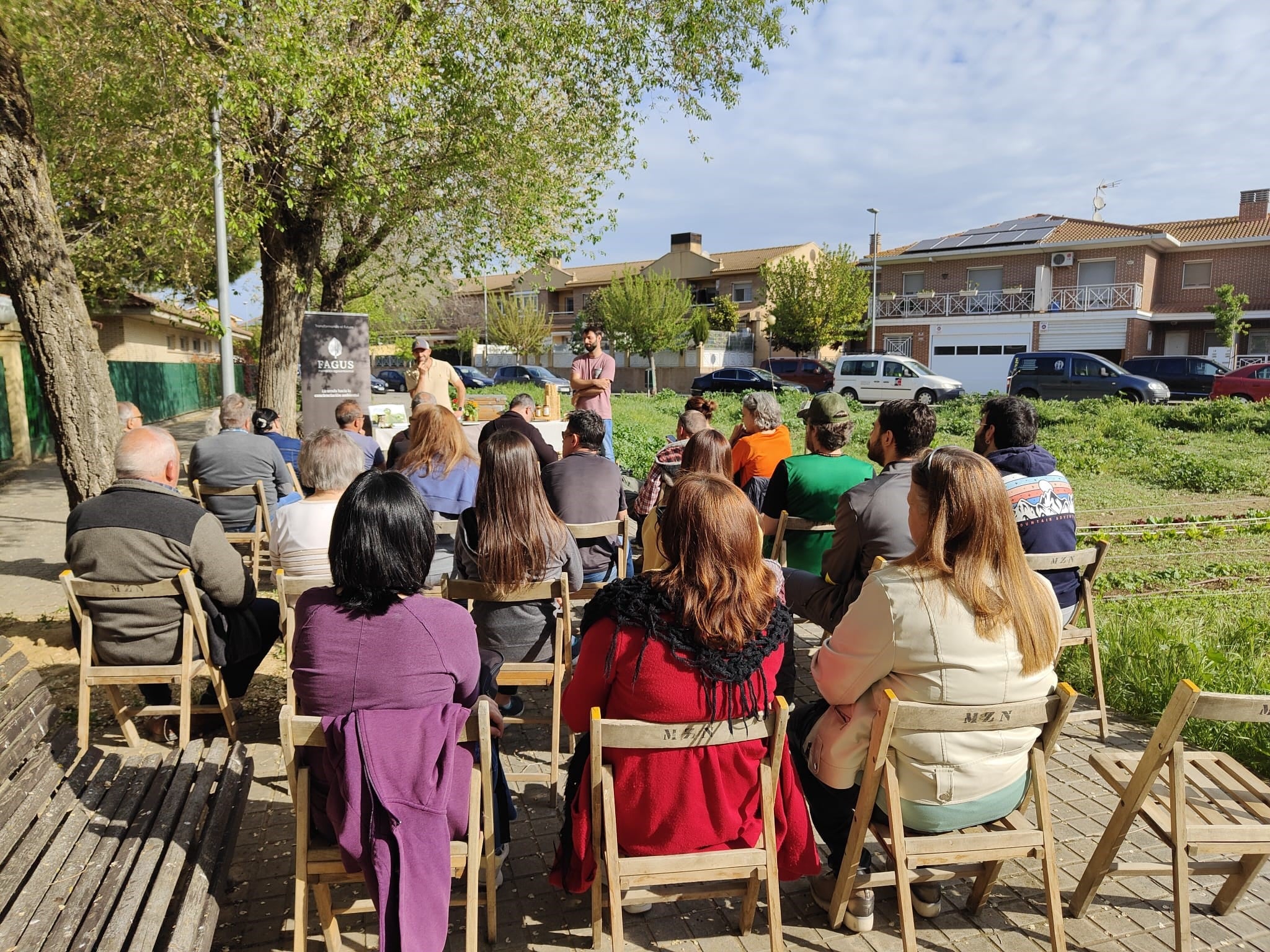 Éxito del taller de biodiversidad y polinizadores en el huerto urbano en Monzón