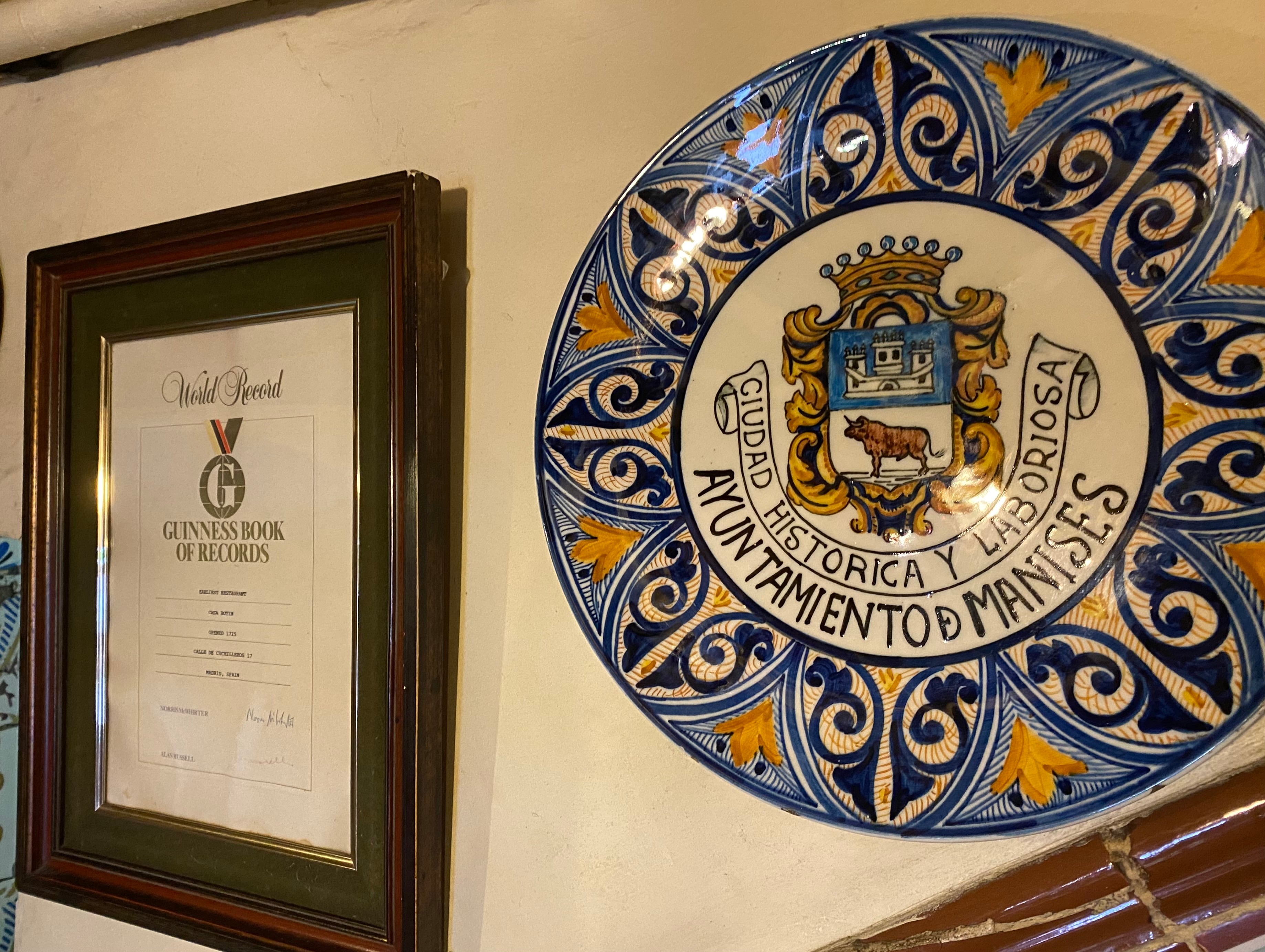 Decoración de la Casa Botín junto al premio Guinness.