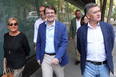 El presidente de la Junta de Castilla y León, Alfonso Fernández Mañueco, a su llegada a la Junta Directiva Nacional del Partido Popular en Madrid