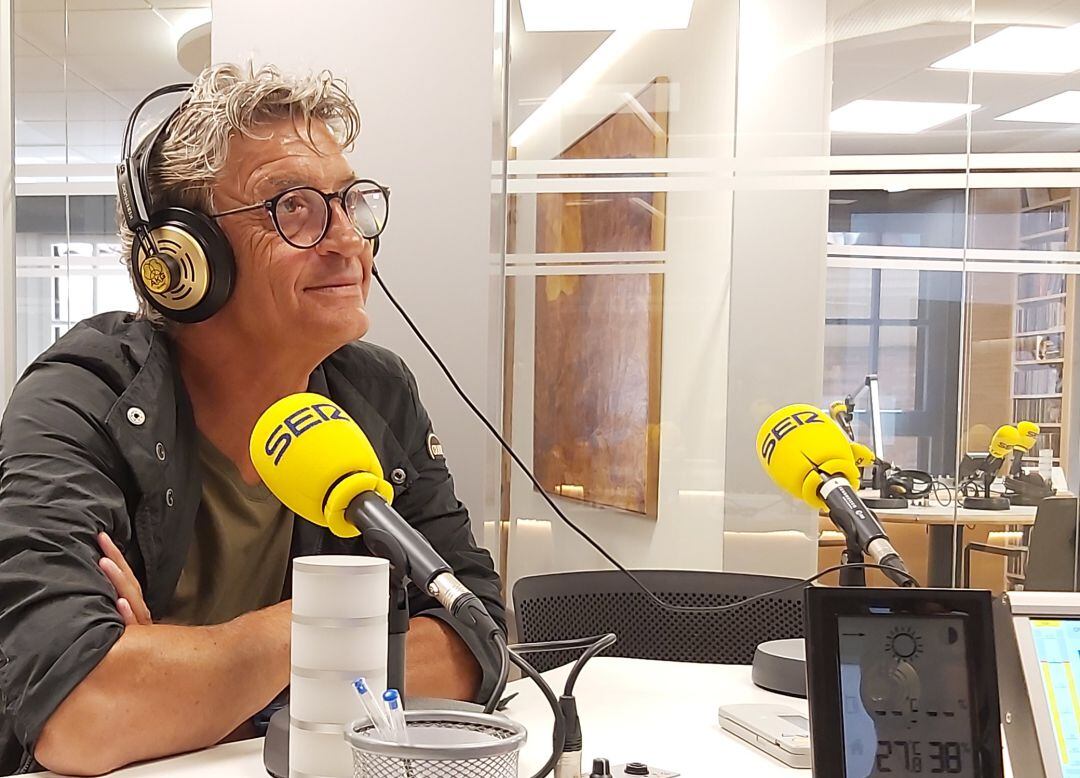 El entrenador catalán de la Arandina, Jordi Fabregat, en los estudios de Radio Aranda - Cadena SER.