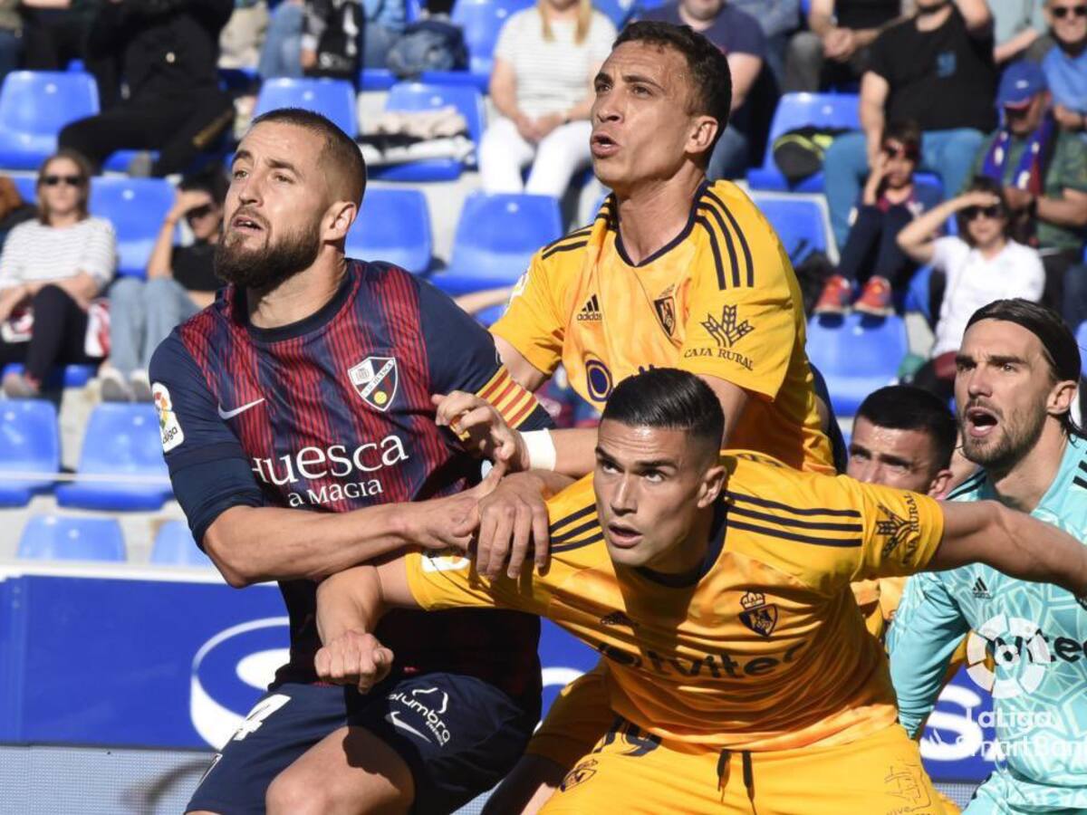 La Ponferradina consuma el descenso en Huesca