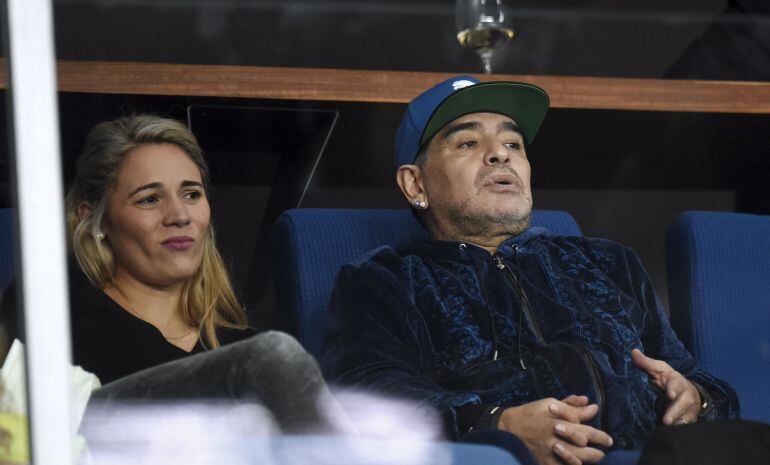 Maradona, junto a su novia. Rocío Oliva, en una imagen de archivo