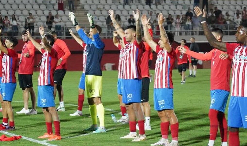 La plantilla del Algeciras celebra un triunfo