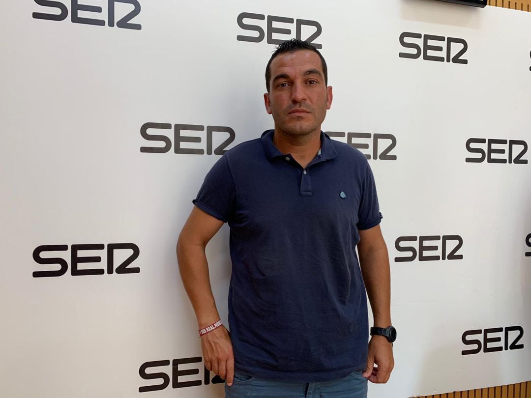 Adrián Hernández, entrenador del Real Murcia, en los estudios de la Cadena SER