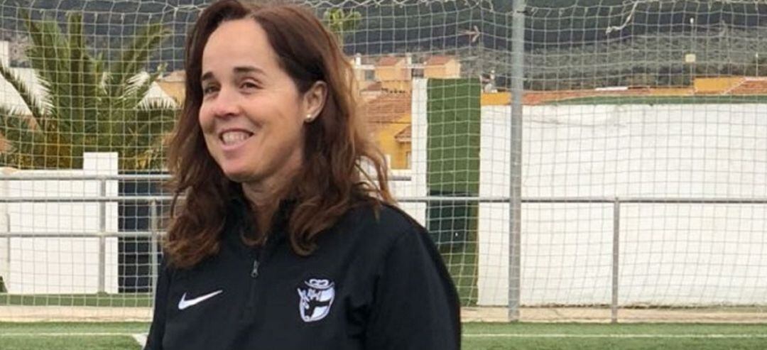 Ana Belén Jurado como entrenadora de la Real Federación Andaluza de Fútbol.