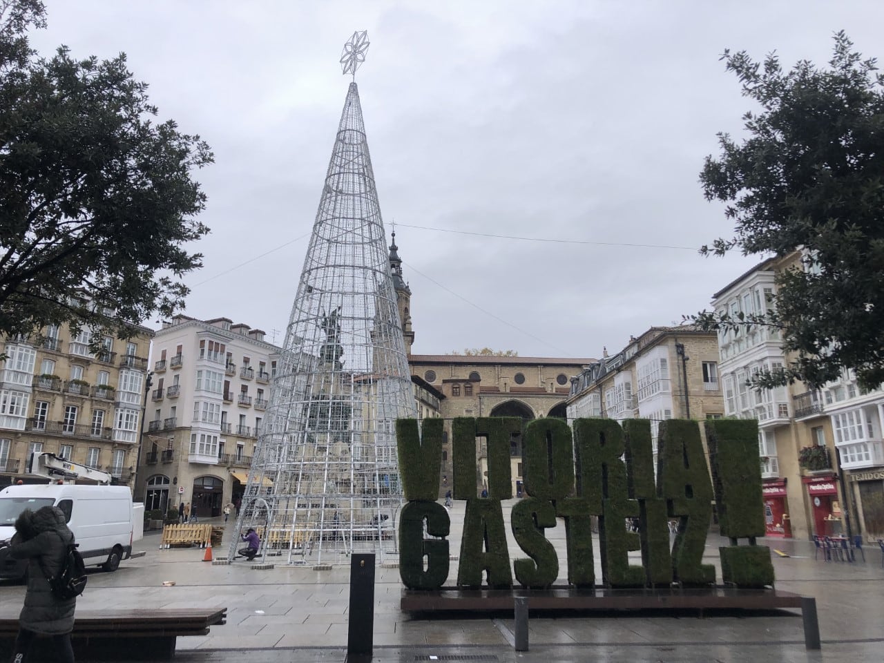 La Virgen Blanca se iluminará con un árbol navideño de 21 metros