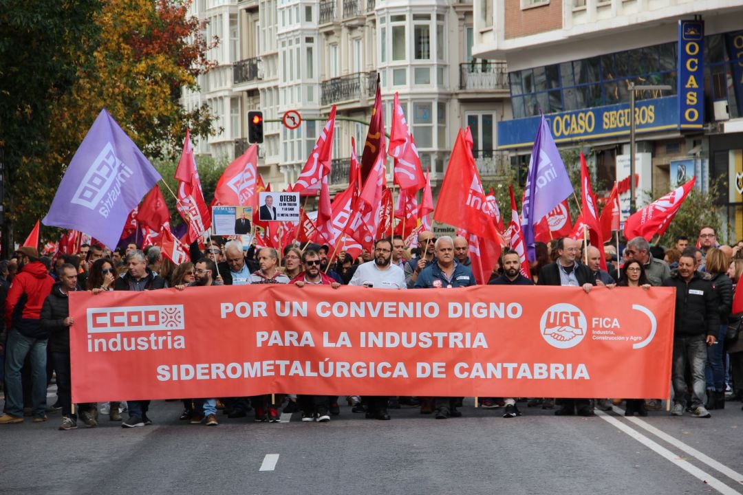 Manifestación convocada por las federaciones de industria de UGT y de CCOO.