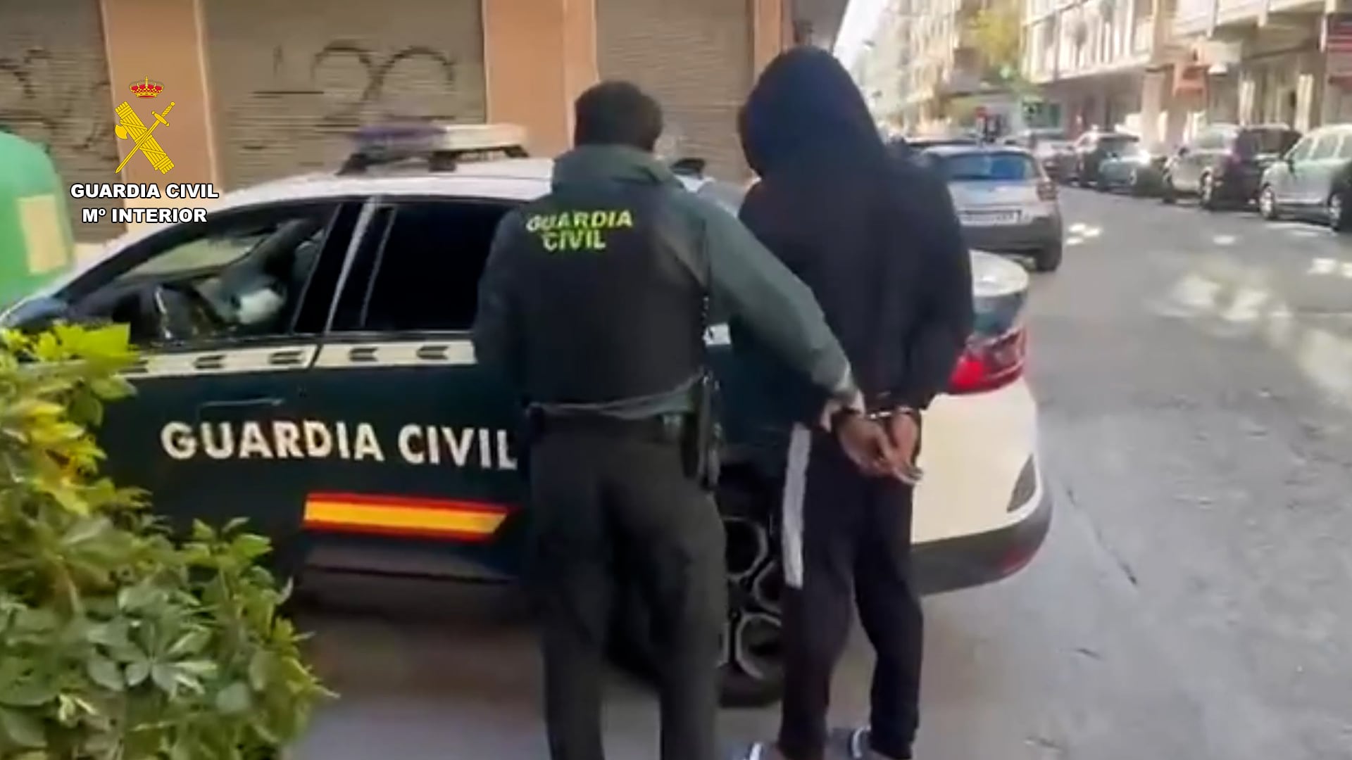 Imagen del arresto de uno de los cinco detenidos en la operación Torrealba. Foto: Guardia Civil