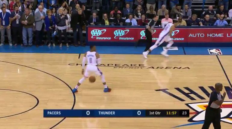 Westbrook en el momento en el que recibe el primer 