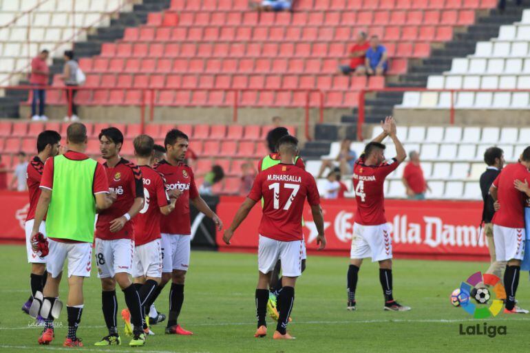 El Nástic aplaude a su afición en el Nou Estadi.