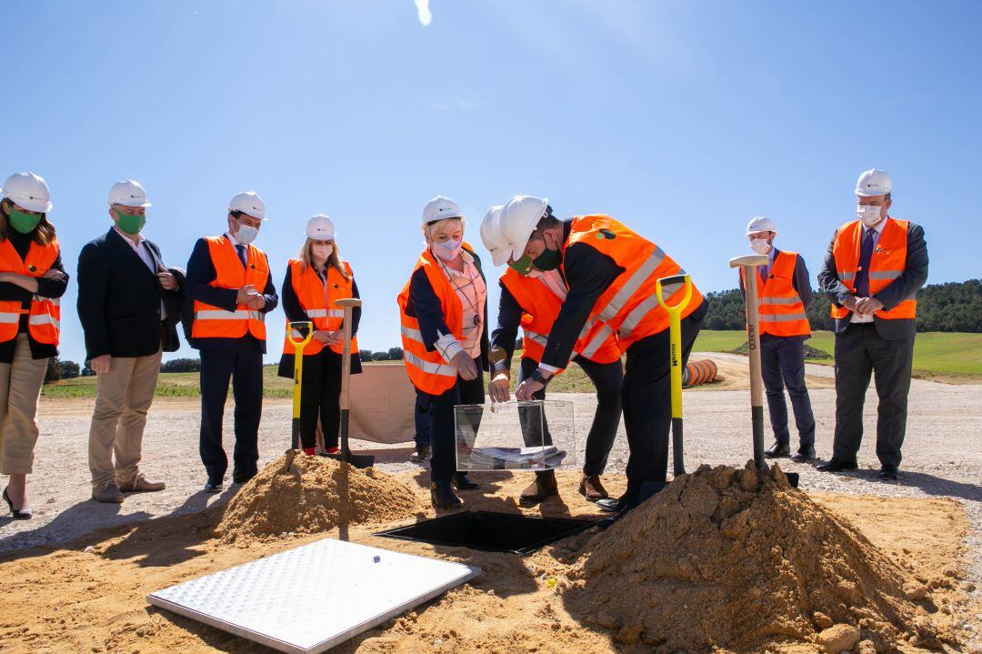 García-Page ponía este lunes la primera piedra del parque solar de Los Escuderos, en Cuenca
