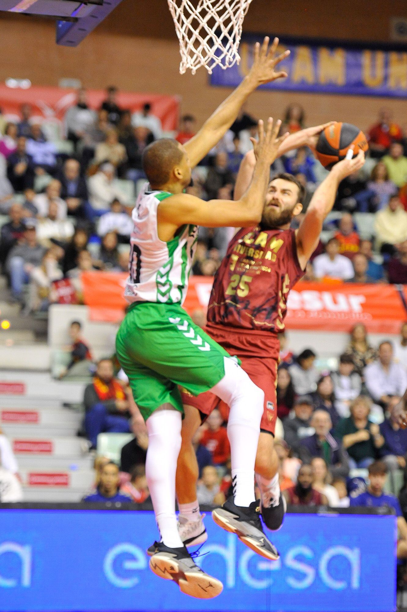 Jelínek ante el Real Betis