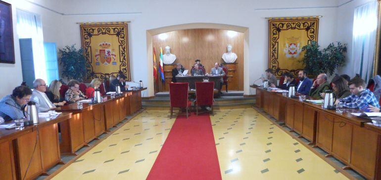 Miembros de la corporación durante un pleno.