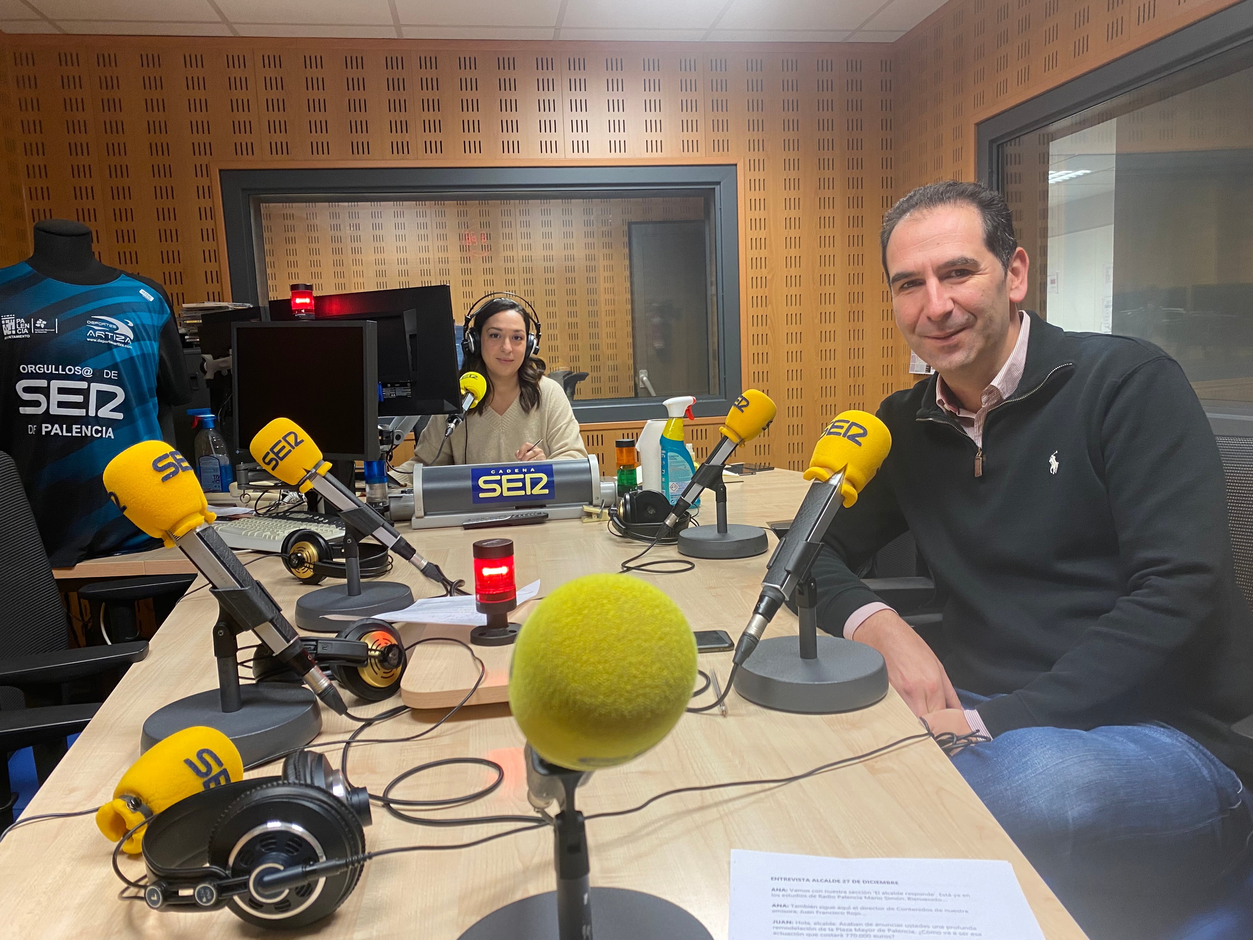 Mario Simón en los estudios de Radio Palencia