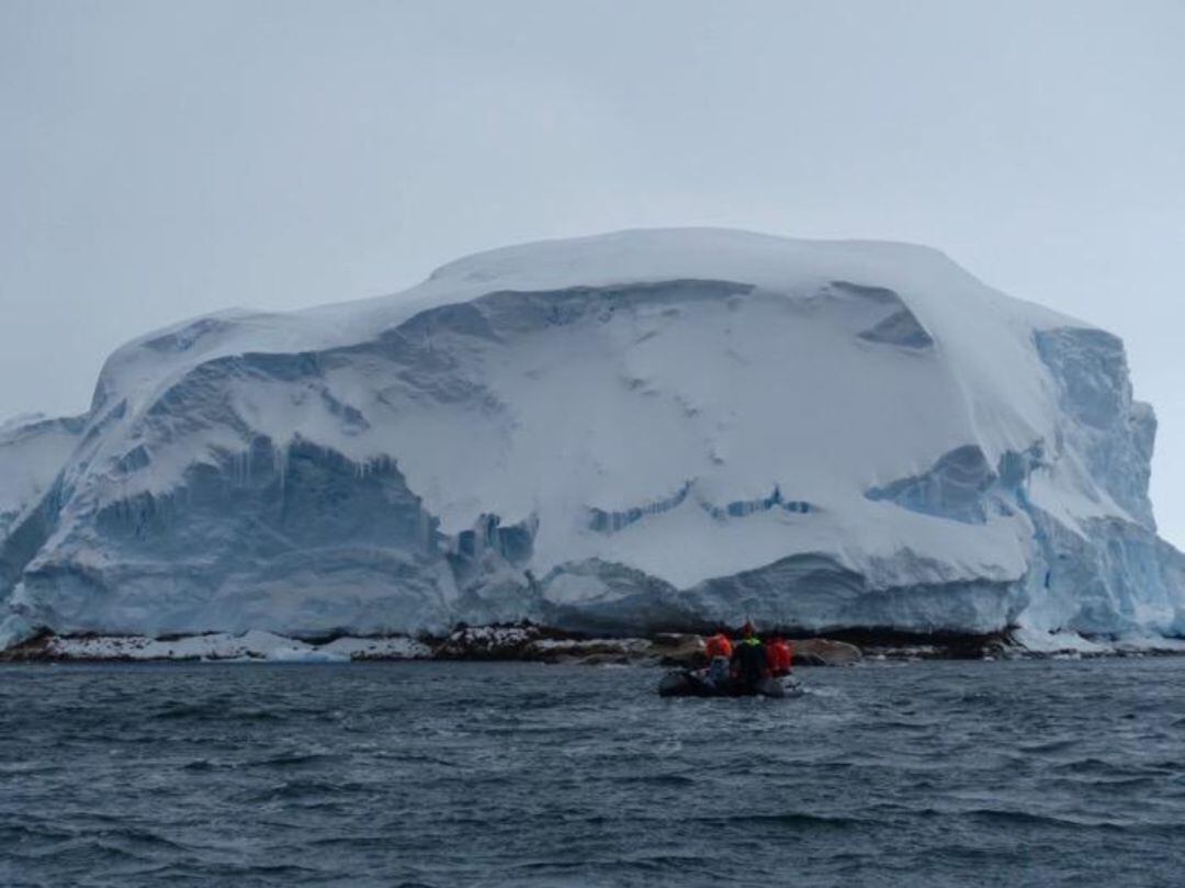 Una isla oculta surge en la Antártida por el deshielo glaciar