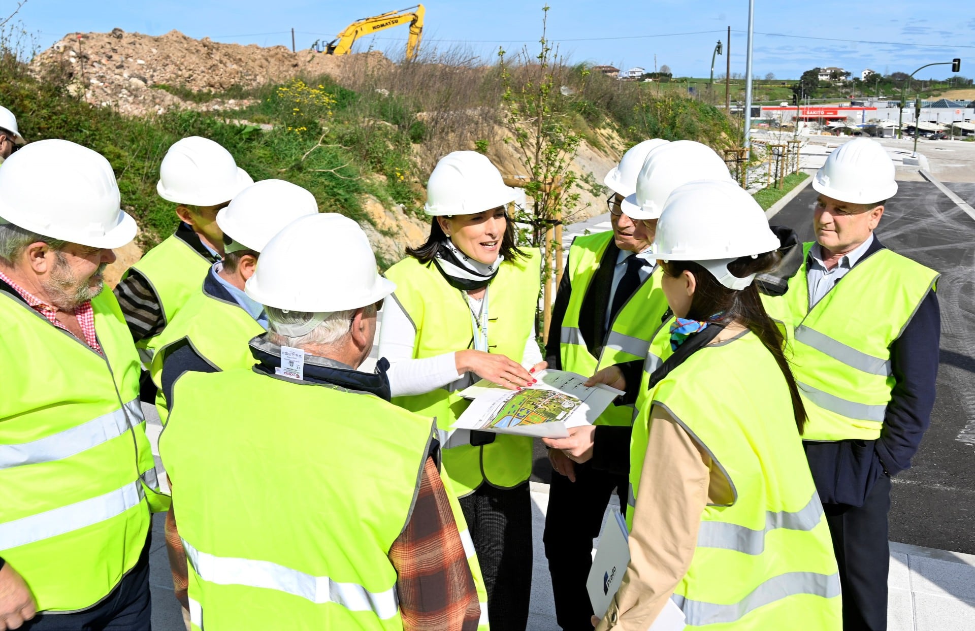 Gema Igual visita los trabajos de urbanización del sector 1