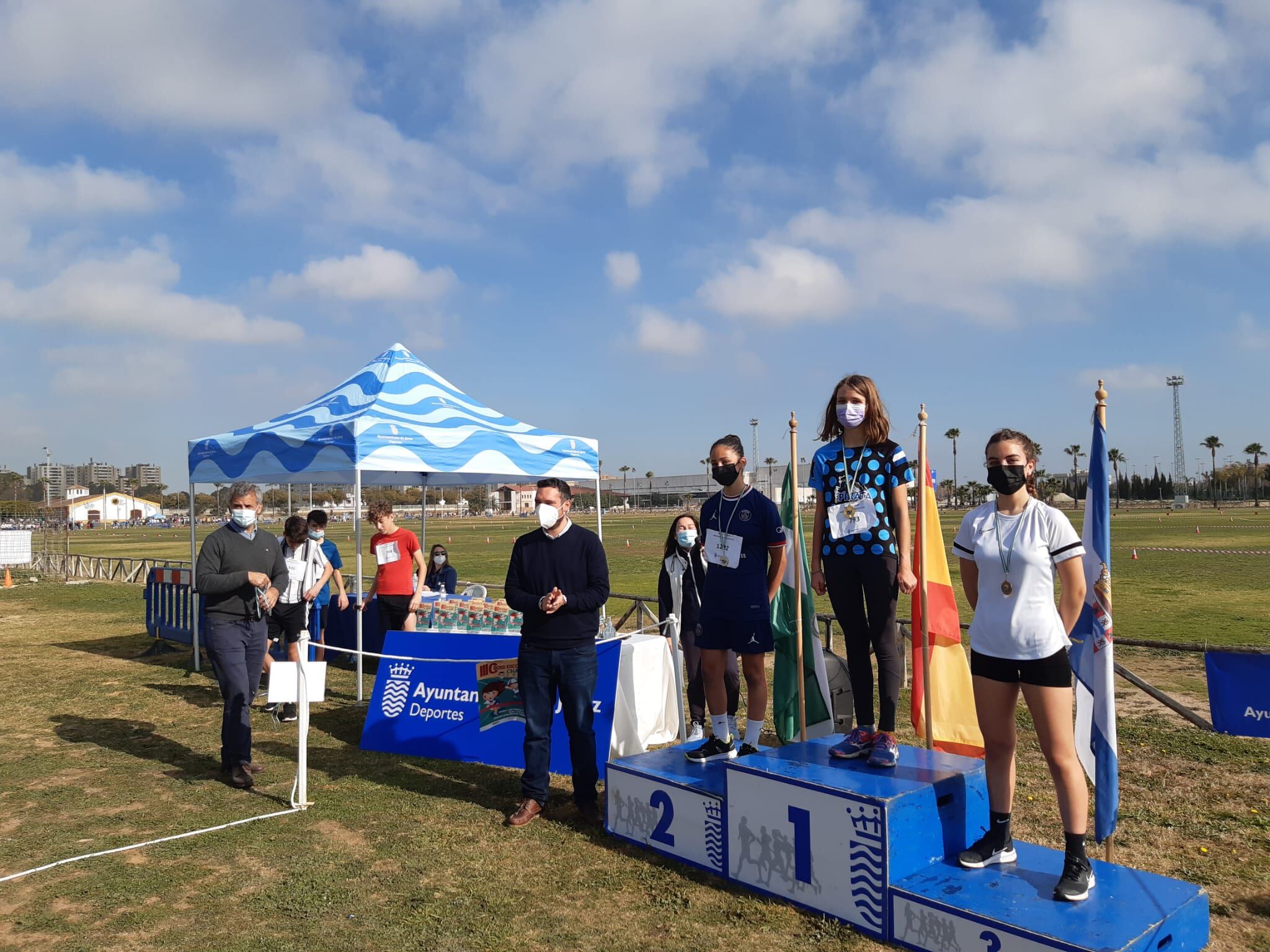 Jesús Alba entregó las medallas del Cross escolar de Jerez